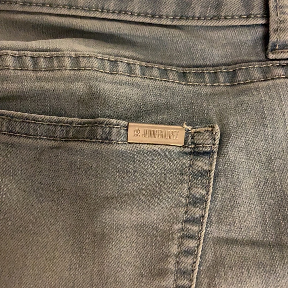 JLo Jean Capris - Picture 13 of 13